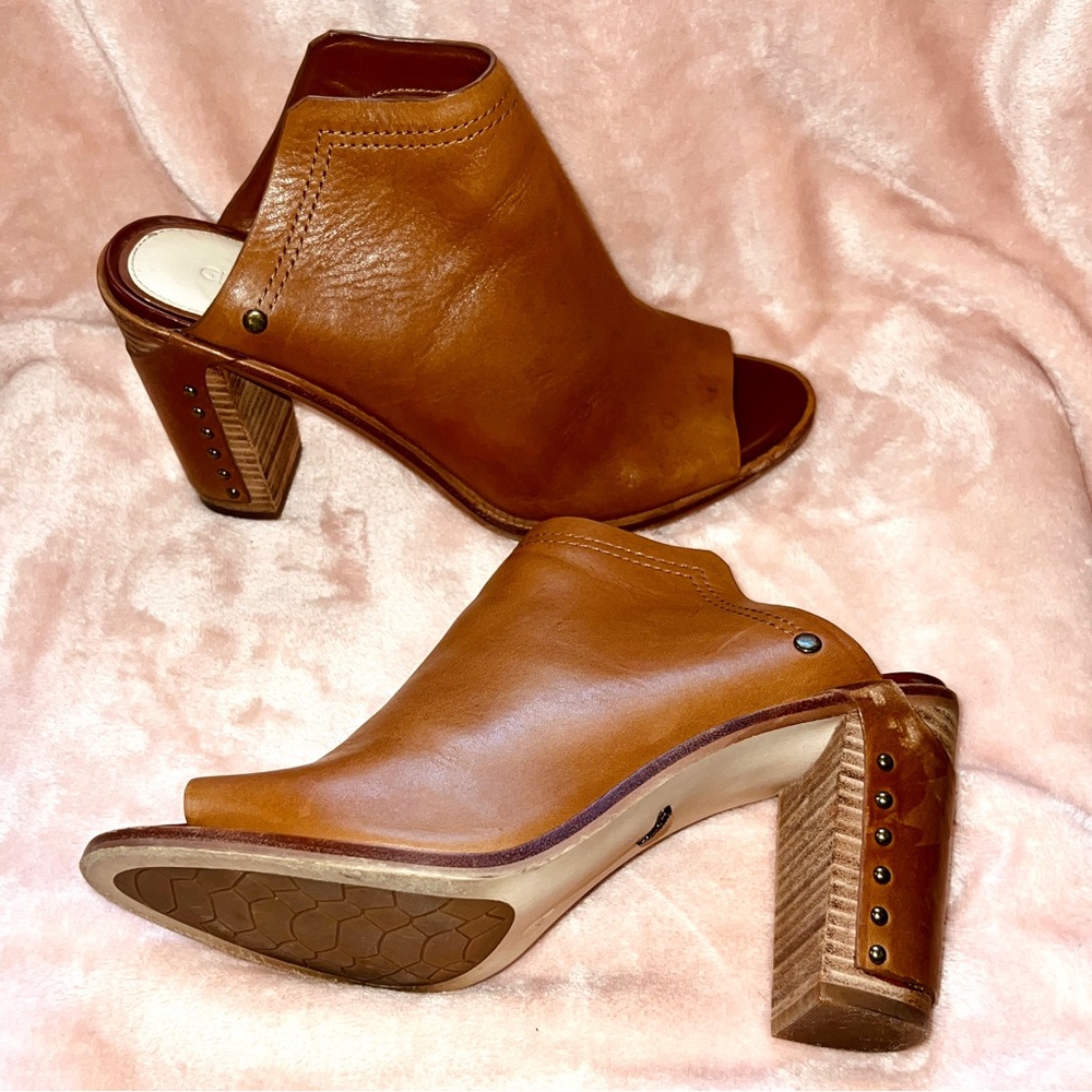 Gianni Bini Size 10 EUC Slip-on Tan Leather Wooden Block Heel Open Toe Mules
